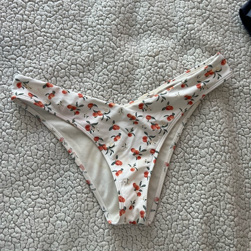 Peach Abercrombie bikini bottom - size medium. In good used condition.